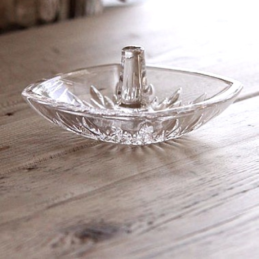 Vera Wang Wedgwood crystal ring holder